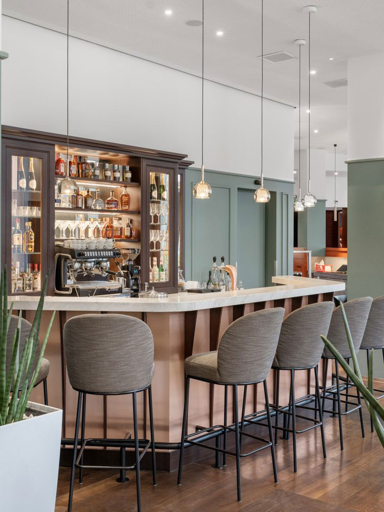 Luzerner Bar, beim Bahnhof